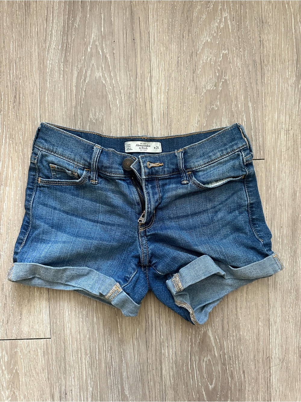 Abercrombie & Fitch Women's Blue Denim Rolled-Hem Shorts